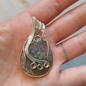 Plume pendant